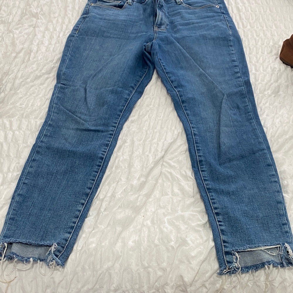 Good American Cropped Blue Jeans